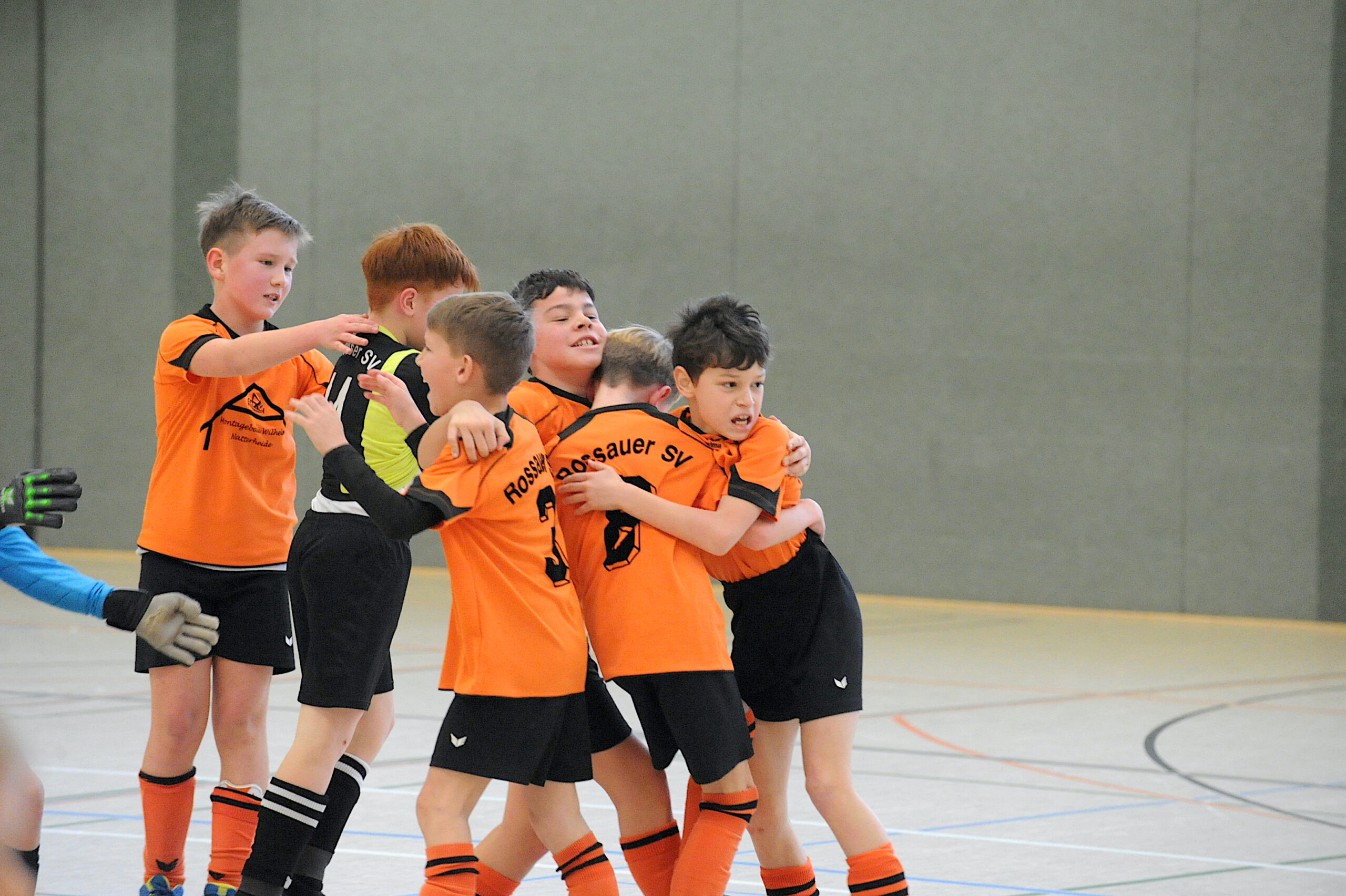 Der Rossauer SV bejubelt den Titelgewinn.